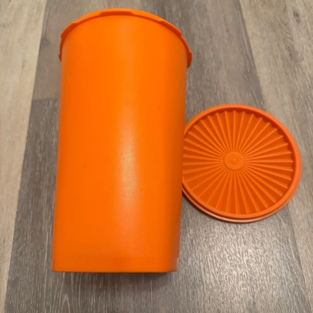 Vintage Tupperware Tall Servalier Canister Harvest Orange 1222-4 w/ Lid 808-32
